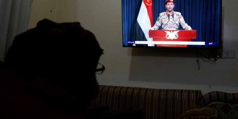 Fernsehansprache von Yahya Saree - der Sprecher der Huthi-Rebellen. Die vom Iran unterstützten Rebellen intensivieren ihre Angriffe auf Handelsschiffe im Roten Meer. - Foto: Osamah Yahya/ZUMA/dpa