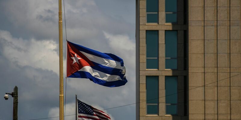 Laut US-Justizministerium soll der Ex-Diplomat bei einer Reihe von Treffen in den Jahren 2022 und 2023 mit einem verdeckten FBI-Ermittler seine «jahrzehntelange» Tätigkeit für Kuba zugegeben haben. - Foto: Ramon Espinosa/AP/dpa