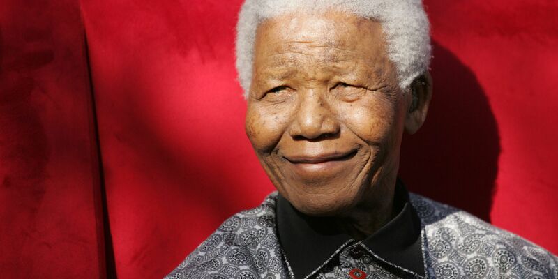 Nelson Mandela war 1994 zum ersten schwarzen Präsidenten Südafrikas gewählt worden. - Foto: picture alliance / dpa