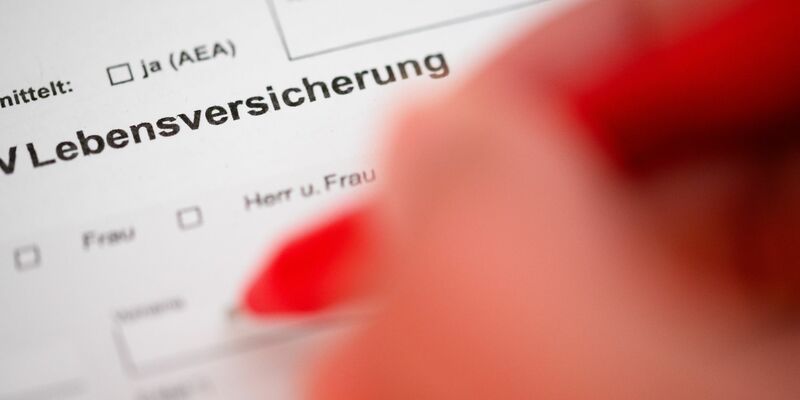 «Der Trend zeigt nach oben» - die Zinsen für Lebensversicherungen dürften in der Breite wieder steigen. - Foto: Jonas Walzberg/dpa