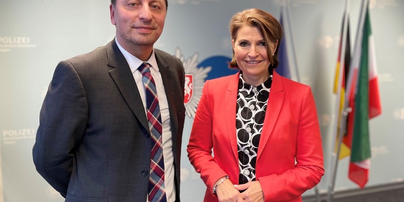 POL-HA: Die Hagener Kriminalpolizei hat einen neuen Leiter - Polizeipräsidentin Ursula Tomahogh stellt Kriminaldirektor Robert Gereci vor - Foto: presseportal.de