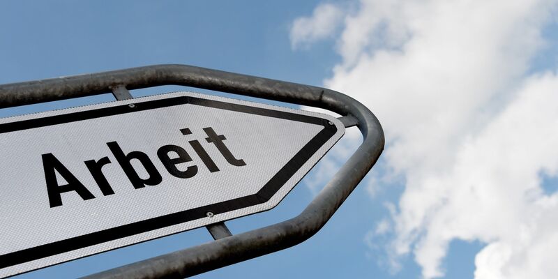 Menschen in Deutschland machen weniger Überstunden und arbeiten häufiger in Teilzeit. - Foto: Carsten Rehder/dpa