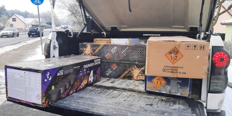 BPOLD-B: Verbotene Pyrotechnik bei Grenzkontrollen beschlagnahmt - Foto: presseportal.de