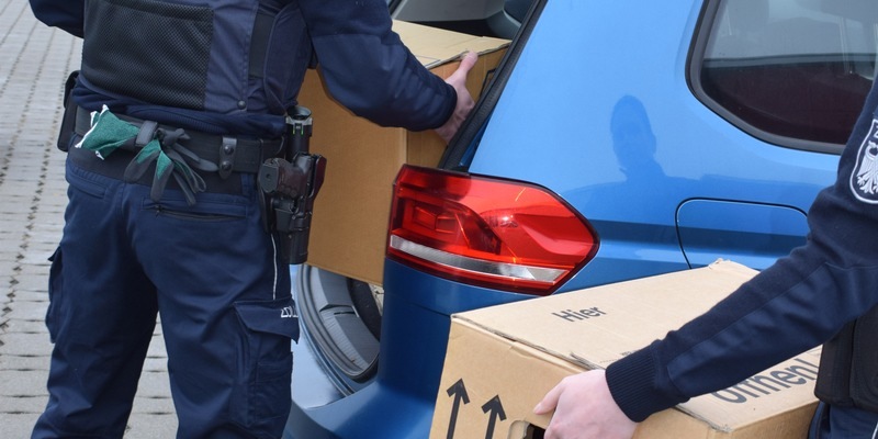 HZA-A: Umfangreiche Durchsuchungs- und Festnahmeaktion in Verfahren wegen Ver-dacht auf Vorenthalten von Sozialversicherungsbeiträgen im Baugewerbe - Foto: presseportal.de