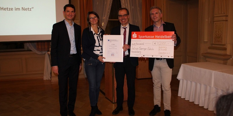 POL-MA: Heidelberg: Julius-Springer-Schule erhält den Heidelberger Präventionspreis Thema 2023: Einen wertschätzenden Dialog und die gesellschaftliche Solidarität stärken - Gewalt und Aggression begegnen - Foto: presseportal.de