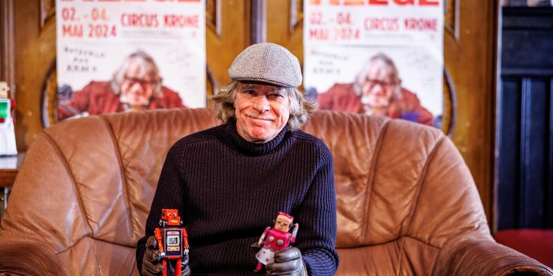 «Katzeklo auf Rädern»: Helge Schneider geht auf Tour. - Foto: Matthias Balk/dpa