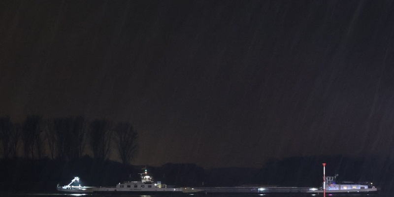 FW-LEV: Mehrere Personen von Rheinfähre evakuiert - Foto: presseportal.de