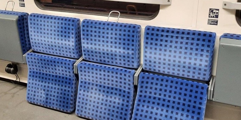 BPOL-KL: Fußballfans beschädigen Zugabteil - Foto: presseportal.de