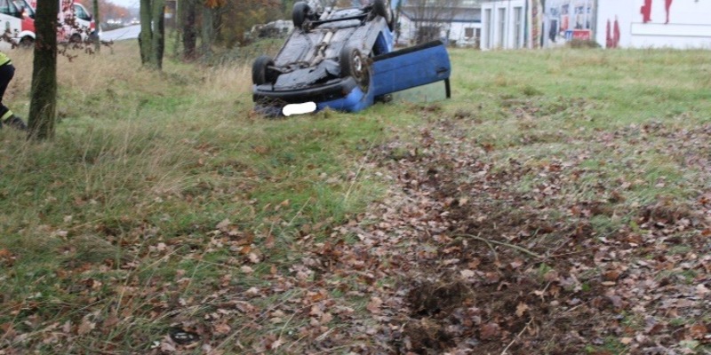 POL-DN: Unfall beim Überholen - Pkw überschlägt sich mehrfach - Foto: presseportal.de