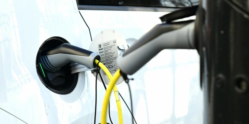 Werden Elektroautos weiterhin von Brexit-Zöllen ausgenommen? Britische und kontinentale Autohersteller wären sonst künftig davon betroffen. - Foto: Ian West/PA Wire/dpa