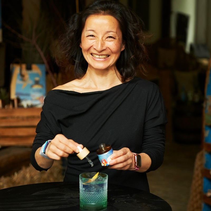 Gin-Weltmeister von Hamburg-Zanzibar entwickeln Weltneuheit: KOYi Dropping Gin - Mindful Drinking mit Pipette - Foto: presseportal.de