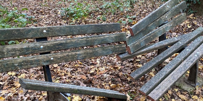 POL-PDWIL: Vandalismus an Parkbänken - Foto: presseportal.de
