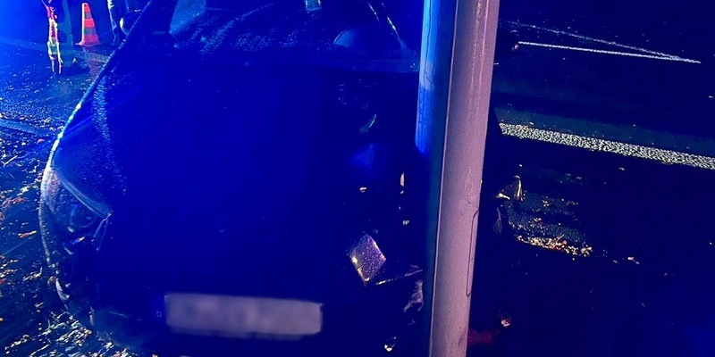 FW-EN: Verkehrsunfall und Wasserrohrbruch - Foto: presseportal.de