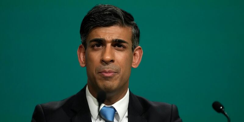 Der britische Premierminister Rishi Sunak will Ruanda zum sicheren Drittstaat erklären. - Foto: Peter Dejong/AP/dpa