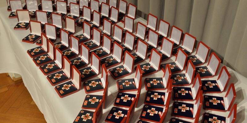 FW Stuttgart: 134 Einsatzkräfte mit Feuerwehr-Ehrenzeichen ausgezeichnet - Foto: presseportal.de