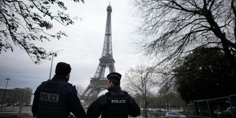 Ein Angreifer hatte am Samstagabend in Paris einen deutschen Touristen erstochen. - Foto: Christophe Ena/AP/dpa