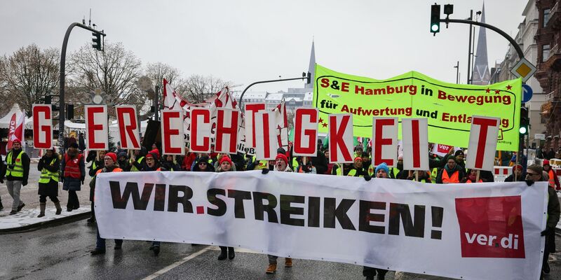 In den vergangenen Wochen sind zahlreiche Beschäftigte für mehr Einkommen in Warnstreiks getreten. - Foto: Christian Charisius/dpa