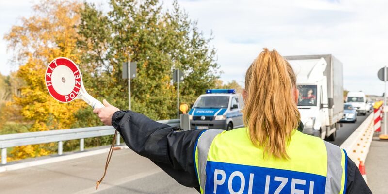 Dobrindt Lässt Grenzkontrollen Erneut Verlängern Die Wichtigsten Punkte Für Reisende - 2hk8urn