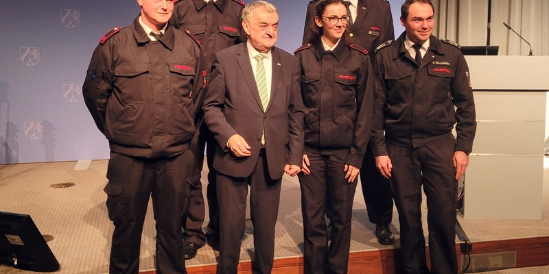 FW Hünxe: Einsatzkräfte aus Hünxe zu Gast in Düsseldorf - Foto: presseportal.de