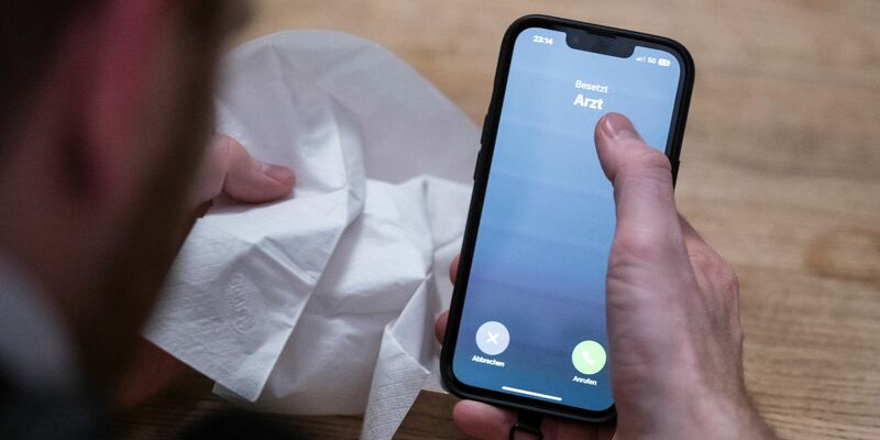 Die Möglichkeit zur telefonischen Krankschreibung erleichtere die Praxisabläufe und helfe auch den  Patienten, so der Hausärzteverband. - Foto: Hannes P. Albert/dpa