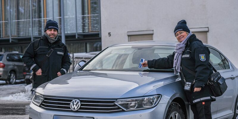 Wer in Giengen an der Brenz richtig parkt, der bekommt eine süße Belohnung. - Foto: Jason Tschepljakow/dpa
