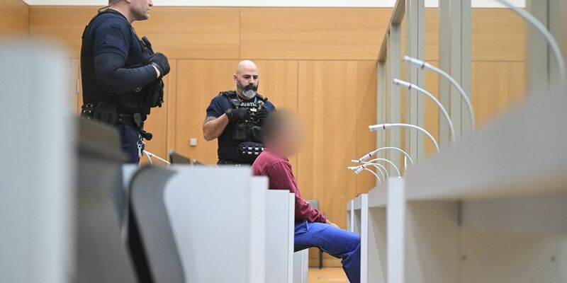 Der Prozess findet im streng gesicherten Saal des Oberlandesgerichts in Stuttgart-Stammheim statt. - Foto: Bernd Weißbrod/dpa