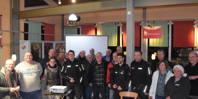 POL-ROW: Vorweihnachtlicher Fernfahrerstammtisch mit emotionalem Abschied - Foto: presseportal.de