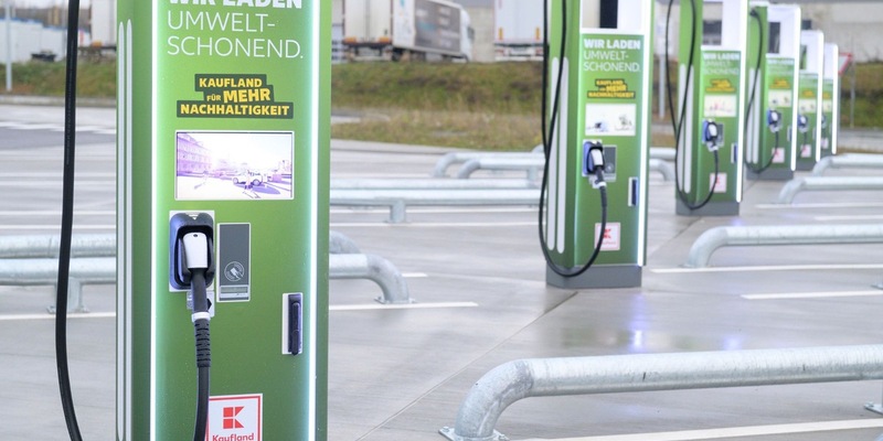 40 Tonnen unter Strom: Kaufland kooperiert mit Einride und eröffnet E-Ladepark im Logistikzentrum Möckmühl - Foto: presseportal.de