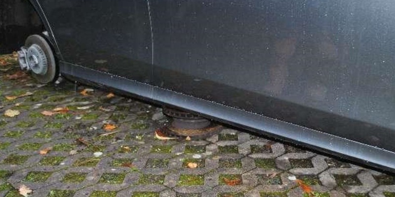 POL-NI: Reifen und Felgen gestohlen - Foto: presseportal.de