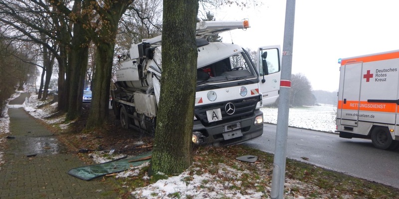POL-LG: ++ kurios - Lkw verunfallt an gleicher Stelle - gegen Leitplanke und Bäum gefahren ++ Auseinandersetzung - Polizei erwischt fliehenden Täter ++ Vortäuschen einer Freundschaft - Geldbörse entwendet - Foto: presseportal.de