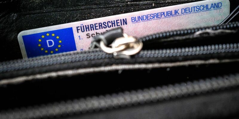 Viele Menschen in Deutschland finden regelmäßige Gesundheitschecks für Autofahrer sinnvoll. - Foto: Sina Schuldt/dpa