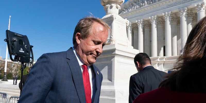 Der texanische Generalstaatsanwalt Ken Paxton droht den Ärzten, die möglicherweise eine Abtreibung durchführen. - Foto: Jacquelyn Martin/AP/dpa