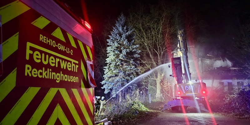 FW-RE: Abschlussmeldung: Ausgedehnter Gebäudebrand in leerstehender Immobilie - Foto: presseportal.de