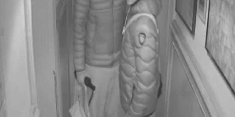 POL-HH: 231208-1. Öffentlichkeitsfahndung - Die Polizei sucht vier Täter nach einer gefährlichen Körperverletzung - Foto: presseportal.de