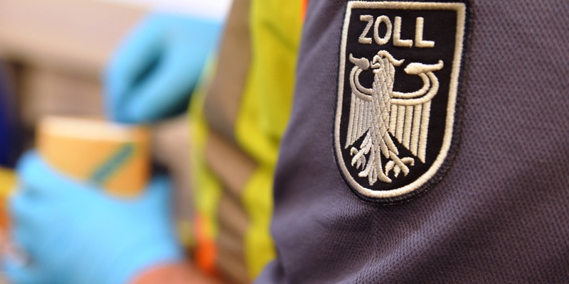 HZA-K: Nikolausnacht hält auch für den Kölner Zoll am Flughafen eine Überraschung bereit / Acht Drogensendungen mit knapp 19 Kilogramm Marihuana und rund sechs Kilogramm Haschisch sichergestellt - Foto: presseportal.de