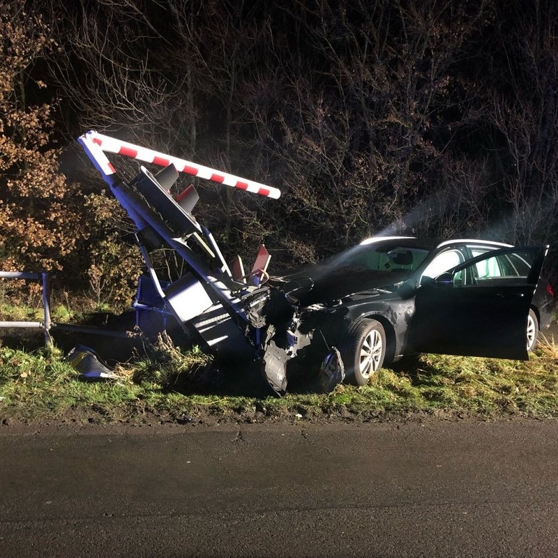 POL-COE: Coesfeld, Gaupel/ Auto kollidiert mit Bahnschranke - Foto: presseportal.de
