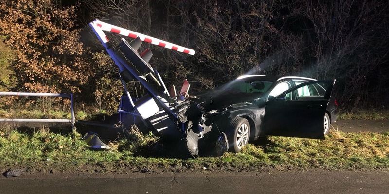 POL-COE: Coesfeld, Gaupel/ Auto kollidiert mit Bahnschranke - Foto: presseportal.de
