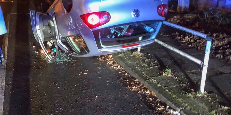 POL-BO: Unfall in Bochum: Auto kippt aufs Dach - Foto: presseportal.de