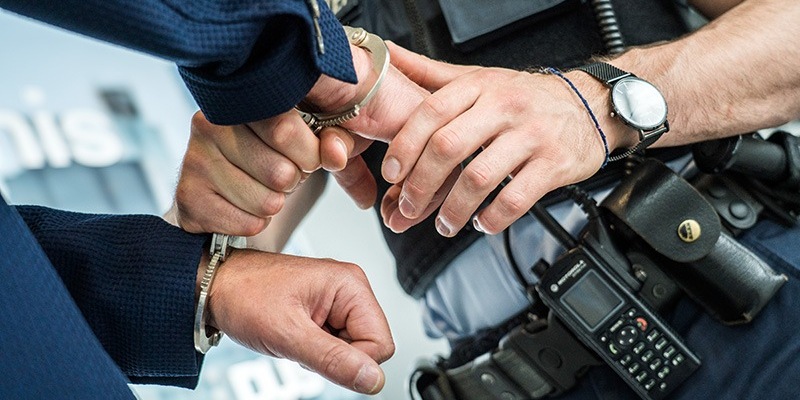 Bundespolizeidirektion München: Strafe folgt nicht immer auf dem Fuße/ Bundespolizei vollstreckt EU-Haftbefehl zehn Jahre nach Urteil - Foto: presseportal.de