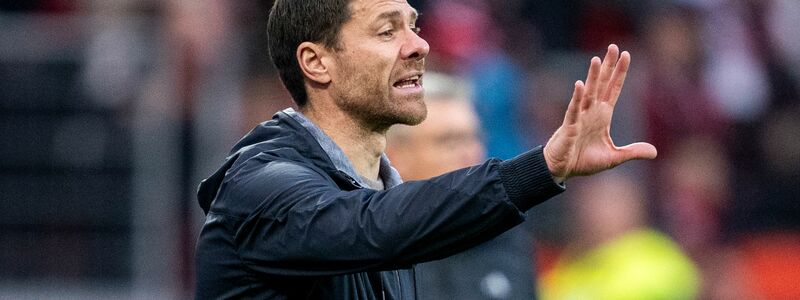 Mit Bayer Leverkusen Tabellenführer: Trainer Xabi Alonso. - Foto: David Inderlied/dpa