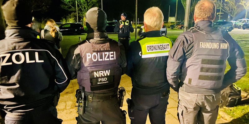 POL-ME: Projekt ZooM - Gemeinsamer Kontrolleinsatz in Langenfeld - Betäubungsmittel und Spielautomaten sichergestellt - Langenfeld -2312033 - Foto: presseportal.de