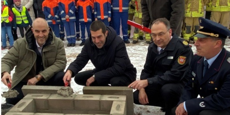 FW Hannover: Grundsteinlegung für neues Feuerwehrgebäude im Stadtteil Misburg - Foto: presseportal.de