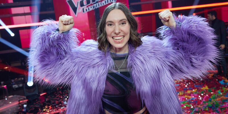 Die Kandidatin Malou Lovis Kreyelkamp gewinnt das Finale der Sat.1-Show «Voice of Germany». - Foto: Joerg Carstensen/dpa