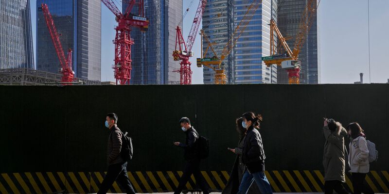 Chinas Wirtschaft ist im November weiter in die Deflation gerutscht. - Foto: Andy Wong/AP