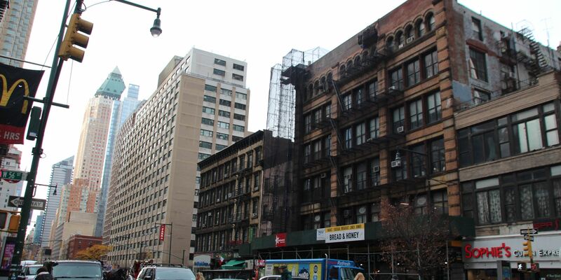 In der 939 Eight Avenue hat Joseph Pilates sein erstes Studio in New York eröffnet. - Foto: Christina Horsten/dpa