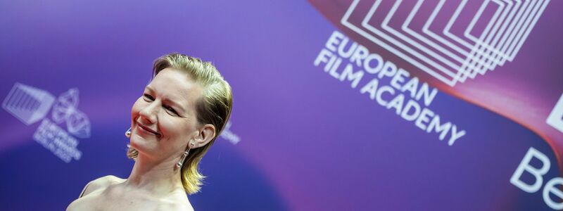 Sandra Hüller kommt zur Verleihung des Europäischen Filmpreises in Berlin. - Foto: Christoph Soeder/dpa