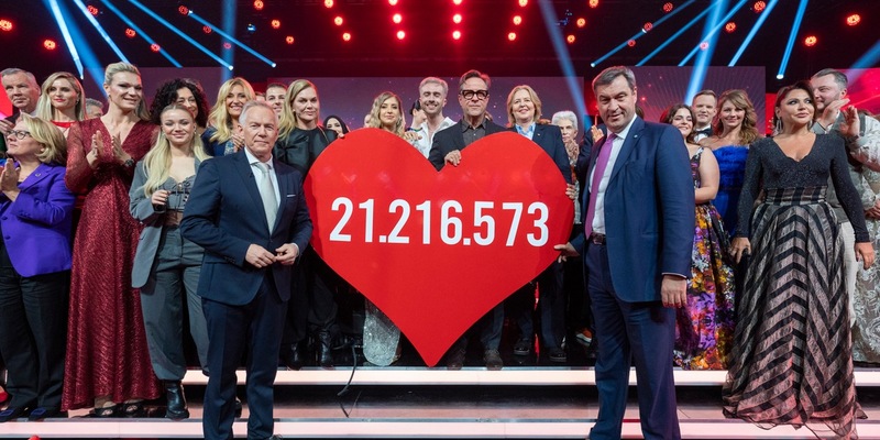 Ein Herz voll Gold: 21.216.573 Euro für Ein Herz für Kinder / Margot Friedländer erhält das Goldene Herz / Laudatio Bundeskanzler Olaf Scholz - Foto: presseportal.de