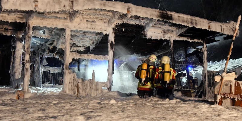 FW-PI: Barmstedt: Feuerwehr löscht größere Gartenlaube - Foto: presseportal.de