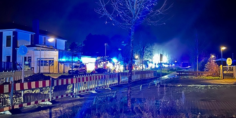 FW-RE: Ausgedehnter Kellerbrand in leerstehendem Gebäudekomplex - keine Verletzten - Foto: presseportal.de