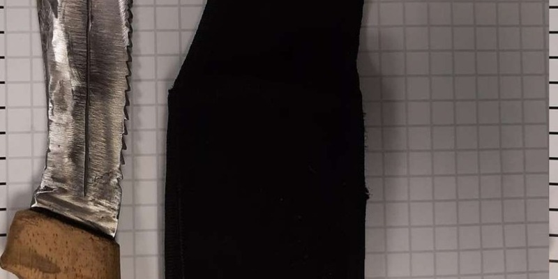 BPOL NRW: Rauchend im Hauptbahnhof - Bundespolizisten stellen Messer mit 16 cm Klingenlänge sicher - Foto: presseportal.de